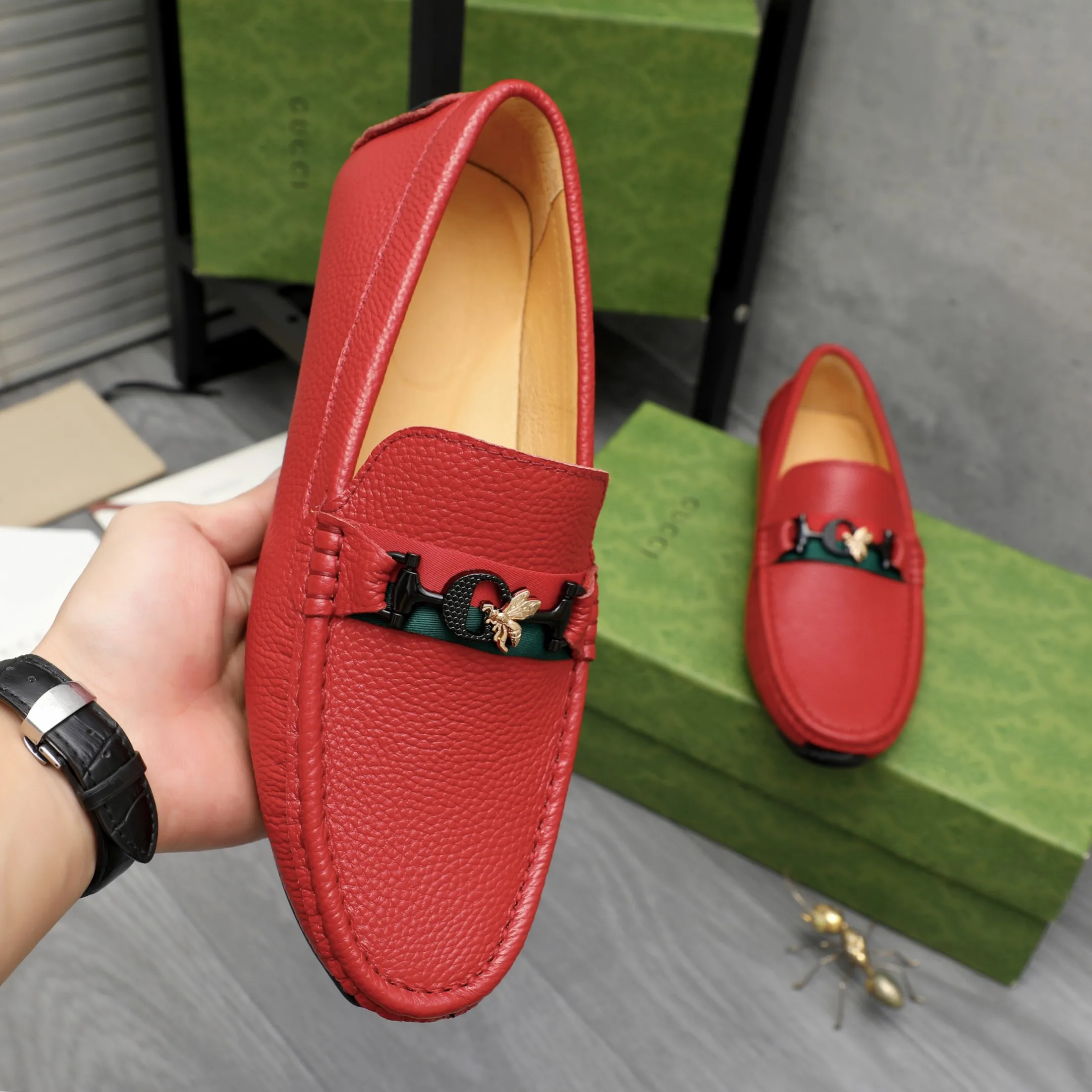 Men's shoes 💰360 Product trademark: GUCCI "Gucci" casual slip-on men's shoes Regular size: 38-45 Product materials: Selected pebbled cowhide upper, pigskin lining, rubber outsole